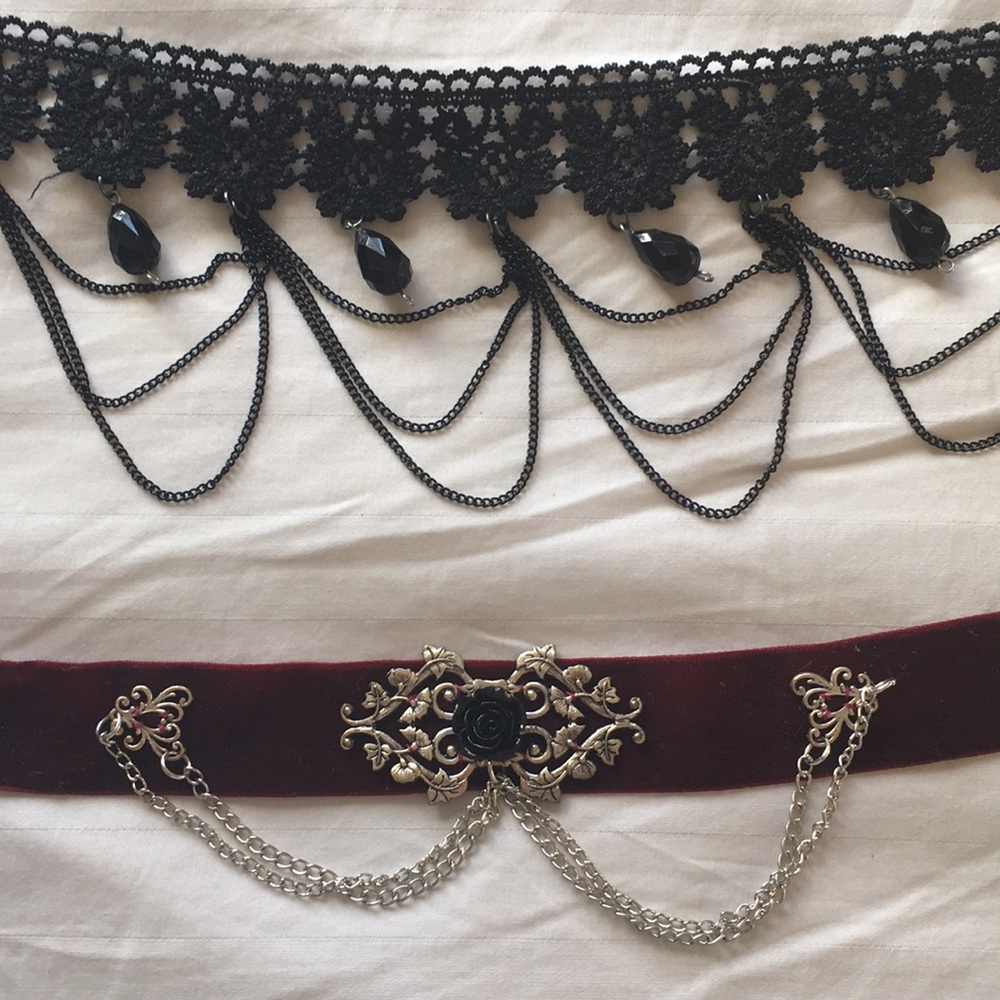 Hot topic chokers